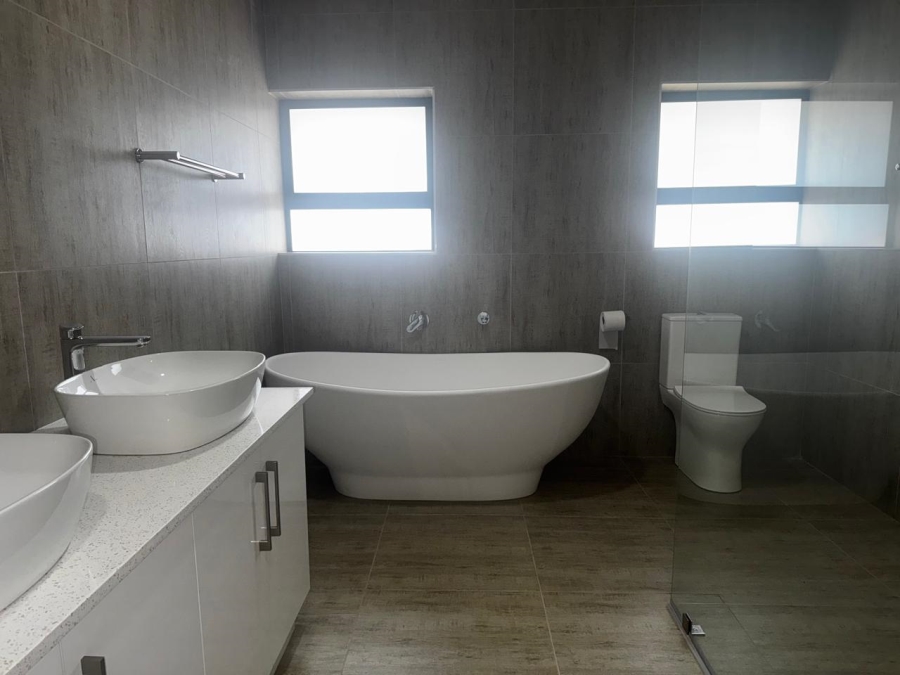 4 Bedroom Property for Sale in Wavecrest Eastern Cape